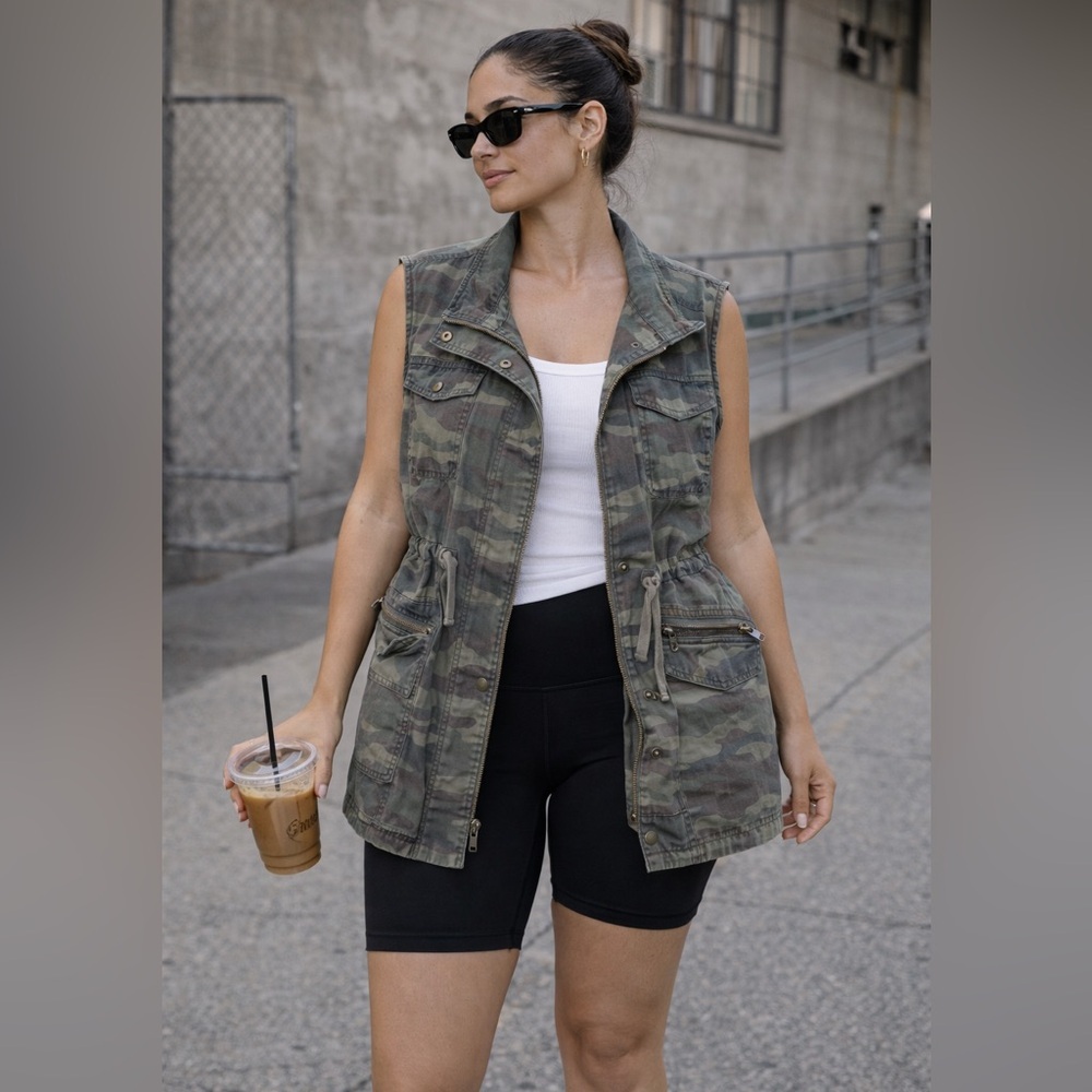 Camo Utility Vest Drawstring Waist Zip Pockets Military Style Safari Vest M